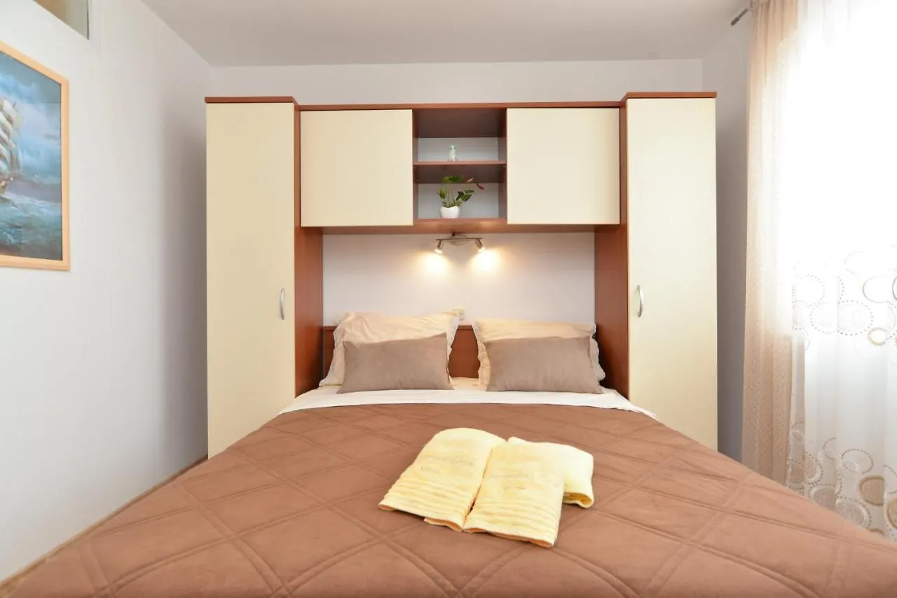 Apartments Violete 742 Pula Croatia