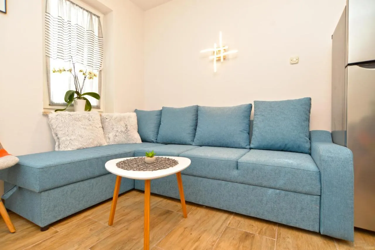 Apartments Violete 742 Pula Croatia