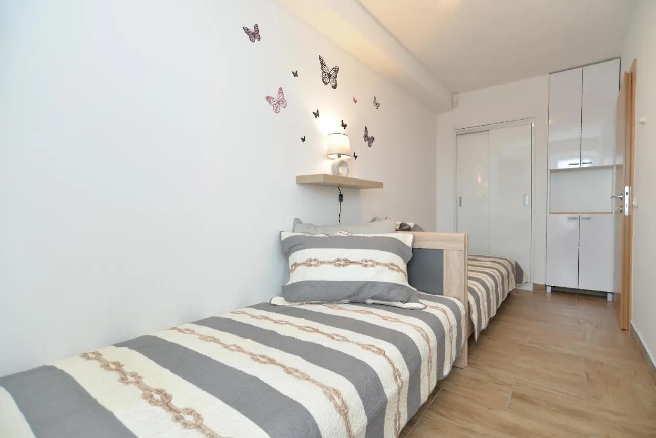 Apartments Violete 742 Pula Croatia