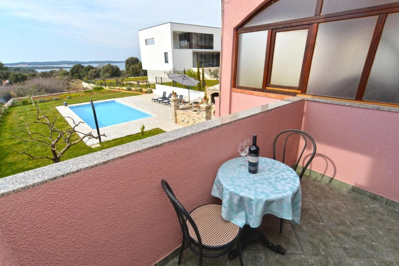 Apartments Violete 742 Pula 0*,  Croatia