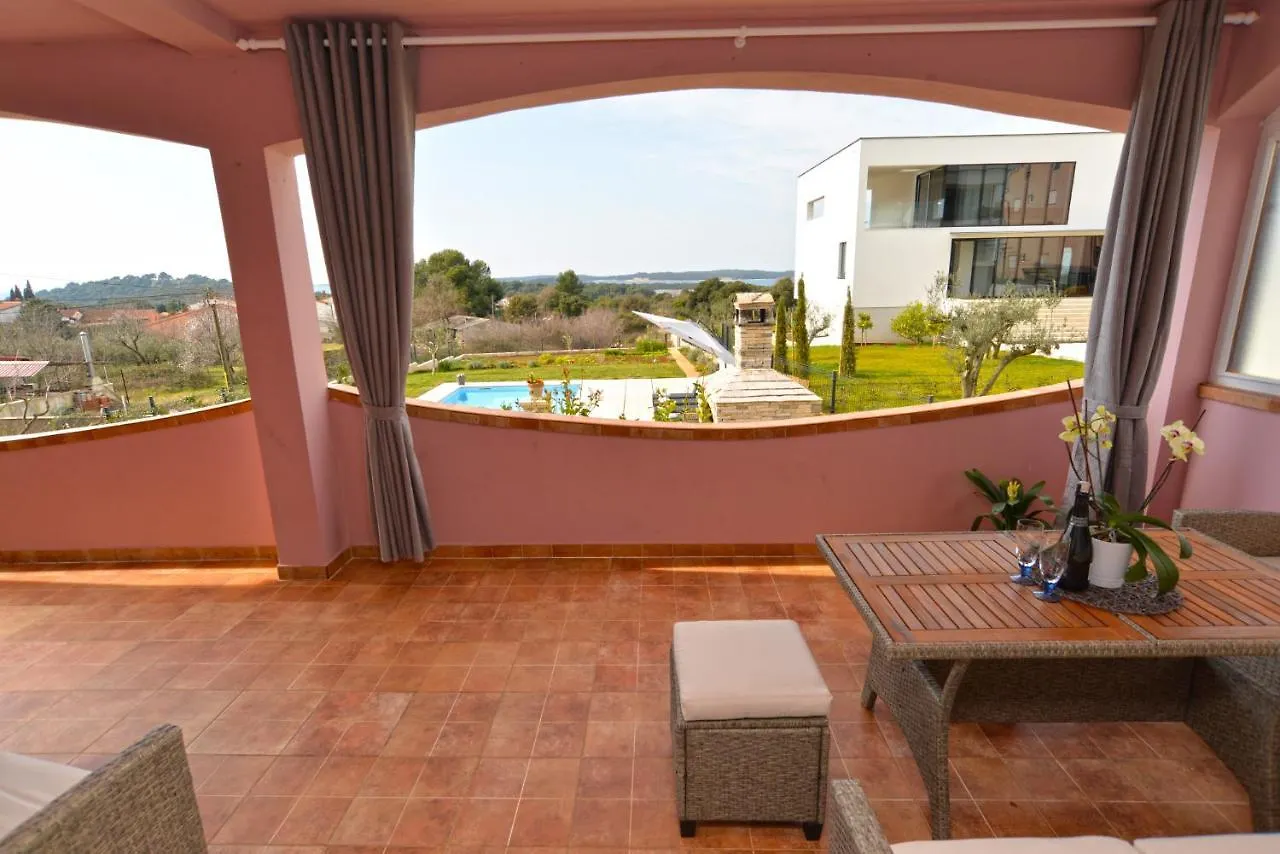 Apartments Violete 742 Pula Croatia