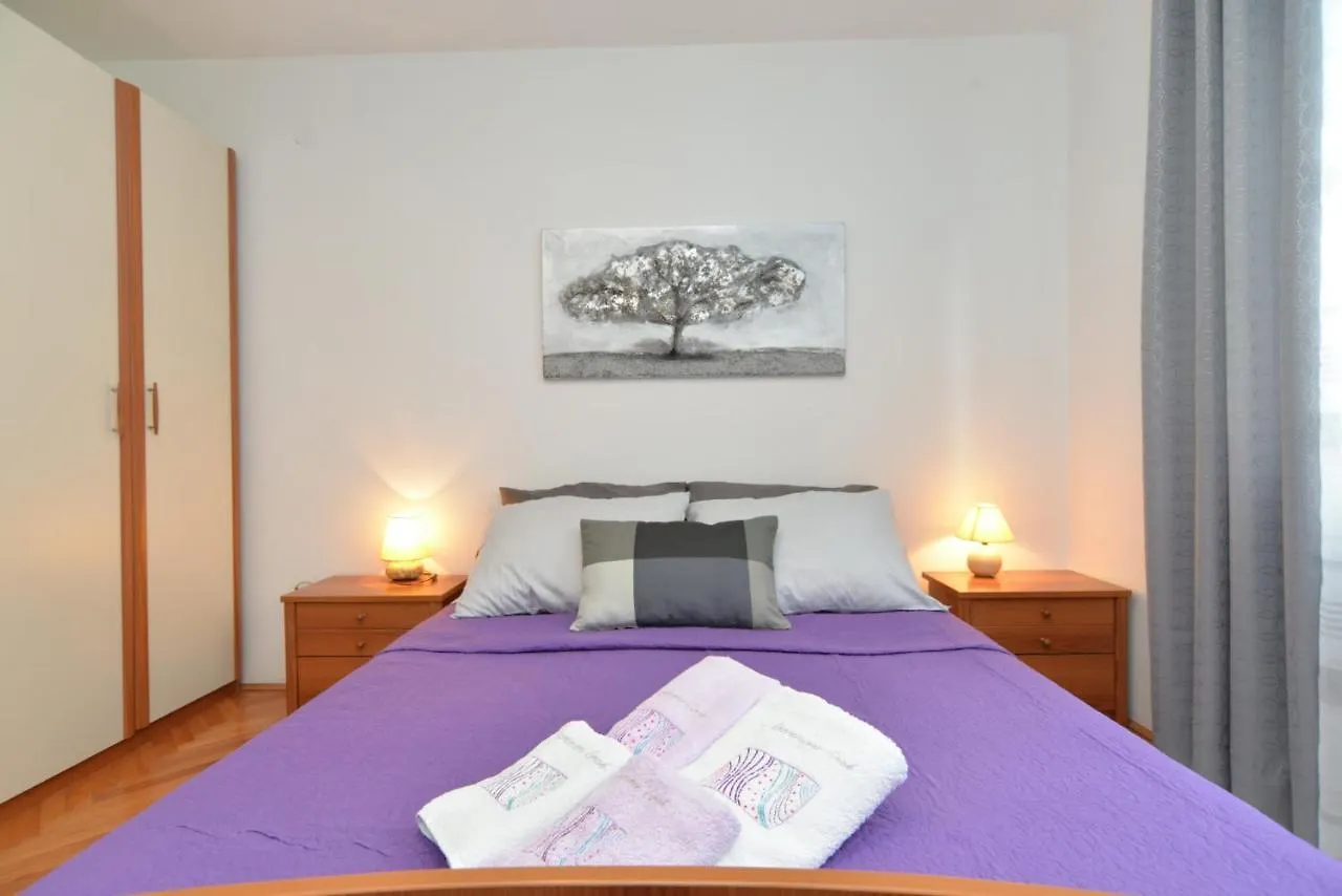 Apartments Violete 742 Pula 0*,  Croatia